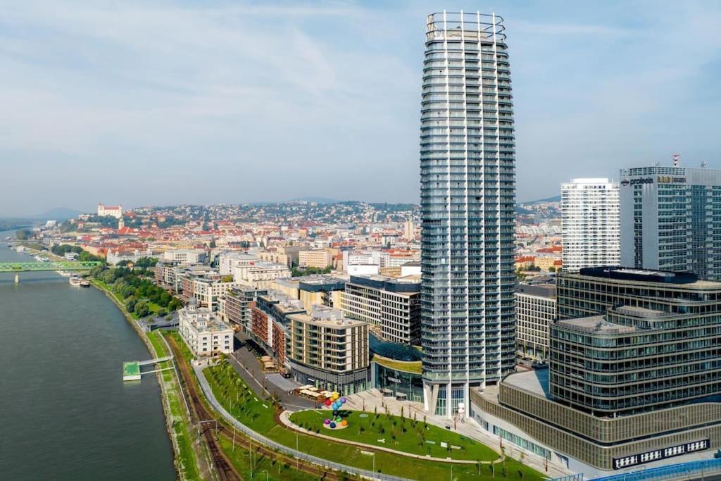 브라티슬라바 The First Skyscraper In Slovakia 아파트 외부 사진